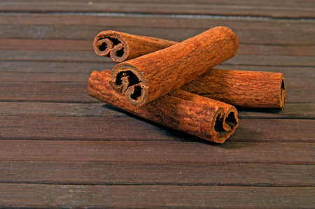 Four cannelle pods  on a bread board.の写真素材
