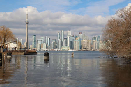 Toronto skyline from Toronto Center Island Lake Ontarioのeditorial素材