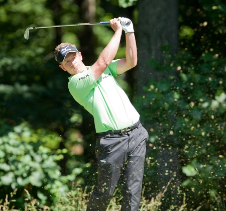 BETHESDA, MD - JUNE 15: Luke Donald hits a shot at Congressional during the 2011 US Open on June 15, 2011 in Bethesda, MD.のeditorial素材