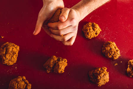 Man doing the seitan cooking process at home. How to prepare seitan at home vegan meatの写真素材