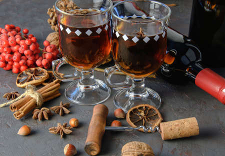 aromatic, dark, tied, pile, anise, rustic, bunch, sticks, cinnamon, flavor, rope, spices, twine, seasoning, background, food, healthy, herb, fragrant, condiment, decoration, macro, aroma, aromatherapyの写真素材