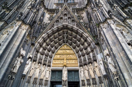 COLOGNE, GERMANY - SEP 17, 2015: The main entrance of the Cologne Cathedral shows the 19th century decoration. Marble figures of saints on the facade.のeditorial素材