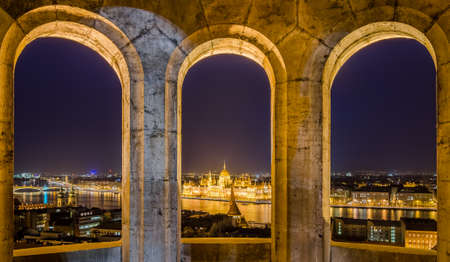 Night view of the Hungarian Parliament Building on the bank of the Danube in Budapest, Hungary.の写真素材