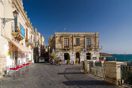 SYRACUSE, ITALY - SEPTEMBER 14, 2015: Small italian street with cafe. The island of Ortygia in Syracuse, Sicilyのeditorial素材
