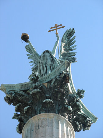 Figure on the central column of Heroes squareの写真素材