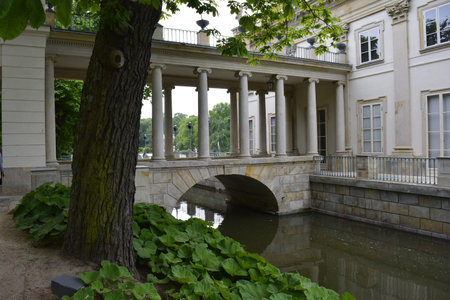 The bridge to the Royal palace in Lazenki parkのeditorial素材