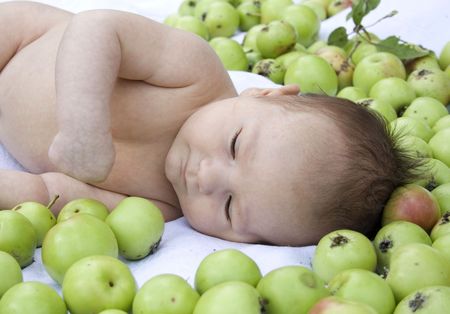 portrait of a newborn dreaming among applesの写真素材
