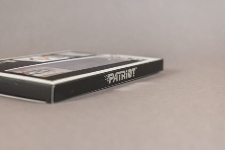 Patriot DDR4 16GB 3200Mhz Viper 4 Blackout against a gray background. New cardboard cardboard with...