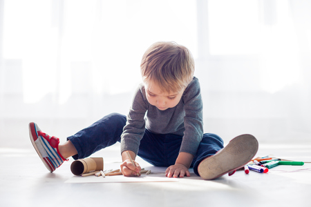 little boy draws drawingの写真素材