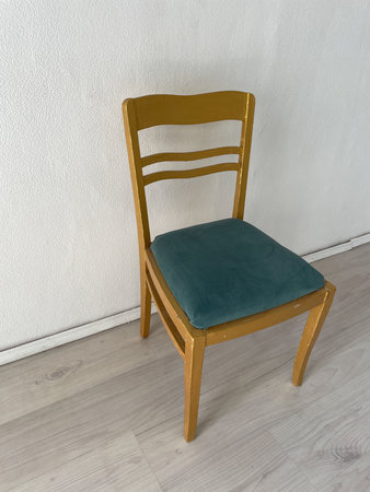 Old Vintage Gold White Wall Chairの写真素材