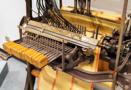 Paper puncher. Key-machine for punching continuous verdol paper.