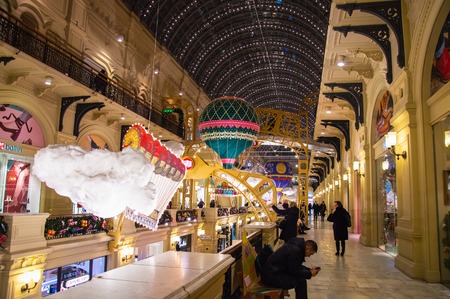 MOSCOW, RUSSIAN FEDERATION - DECEMBER 27, 2017 Interior of the GUM decorated with Christmas decorationsのeditorial素材