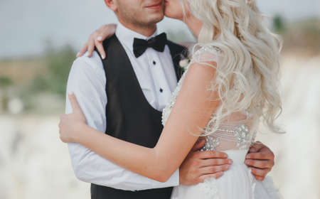 bride and groom embracing in mountains hdの写真素材