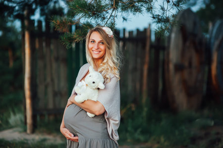 Pregnant girl against the backdrop of a beautiful sunset. Future momの写真素材