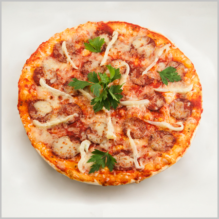 Tasty pepperoni pizza isolated on white backgroundの写真素材