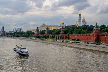 View of the ensemble of the Kremlin from the Moskva river.のeditorial素材