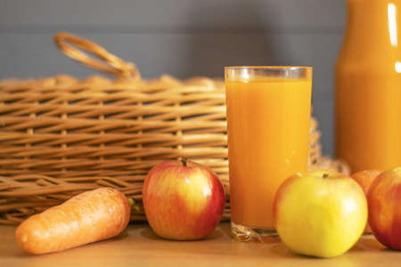 Onion table, organic, organic foodの写真素材