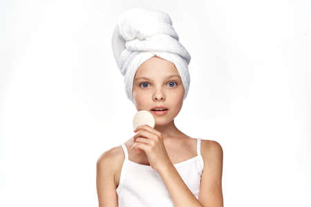 little girl holding a sponge in a towel.の写真素材