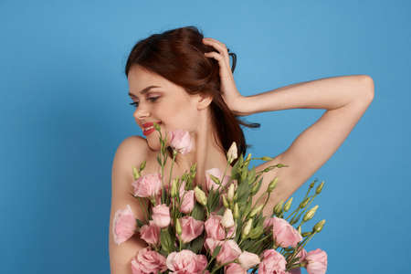 girl with a bouquet of flowers close-up.