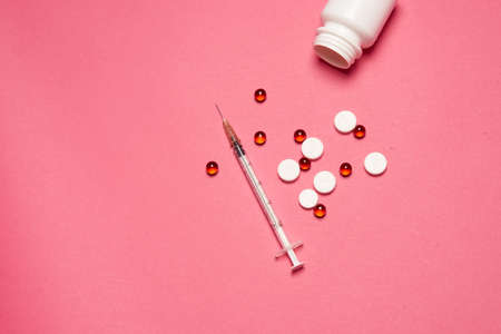 pills, syringe, pink background.の写真素材