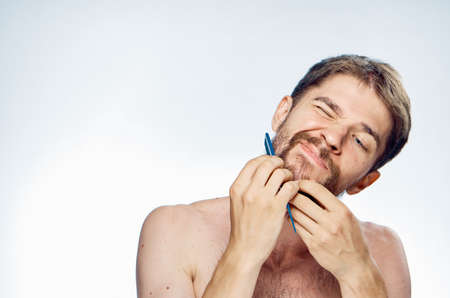the man shaves with difficulty.の写真素材