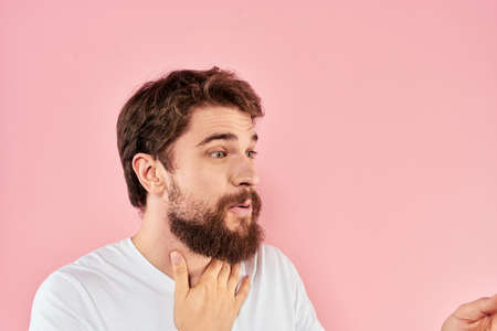 Bearded man white t-shirt cropped view lifestyle studio pink backgroundの写真素材