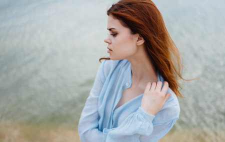 Pretty woman near the ocean Horizon luxury attractive viewの写真素材