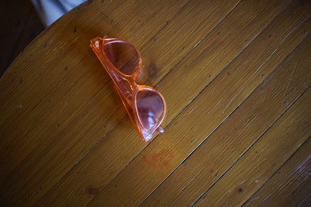 Cafe round table glasses interior leisure lifestyleの写真素材