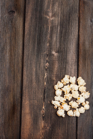 popcorn on a wooden table enjoyment rest meal snackの写真素材