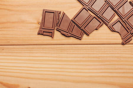 broken brown chocolate bar and background image texture top viewの写真素材