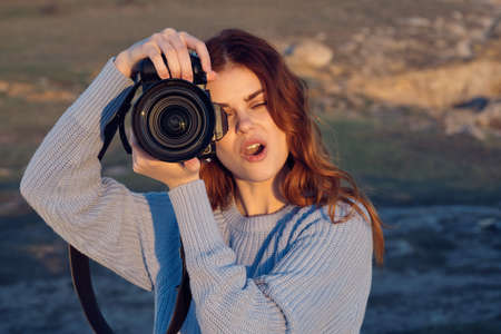 pretty woman photographer outdoors landscape nature professionalsの写真素材