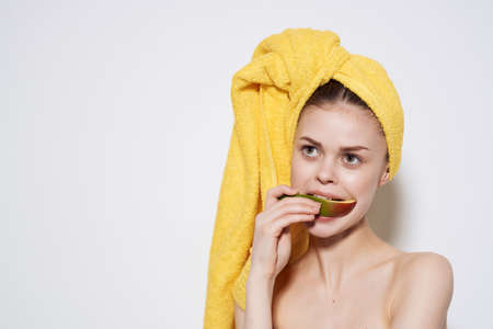 woman with yellow towel on her head eating Mango clean skin vitamins organicの写真素材