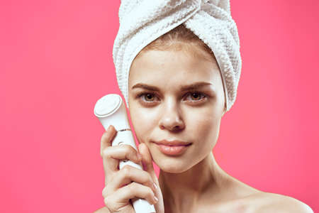 cheerful woman naked shoulders skin cleaning spa treatments modelの写真素材