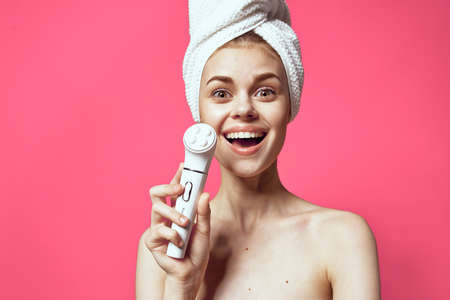 cheerful woman naked shoulders skin cleaning spa treatments modelの写真素材