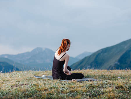 athletic woman chords fresh air exercise freedomの写真素材
