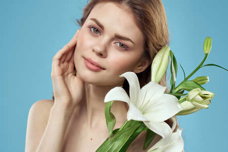 pretty woman bouquet of flowers attractive look blue backgroundの写真素材