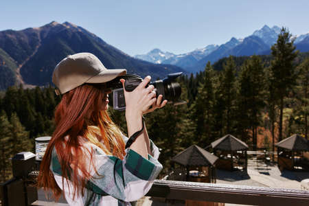 woman photographs mountains travel nature outdoors lifestyleの写真素材