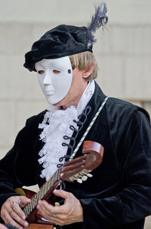 LVOV, UKRAINE - MAY 11: A man in a medieval dress and a mask on his face - party celebration of the city of Lviv on May 11, 2013 in Lviv, Ukraineのeditorial素材