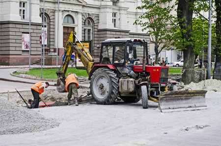LVOV, UKRAINE - APRIL 27: Workers repairing the road during the repair on the main street of Lvov on April 27, 2013 in Lviv, Ukraineのeditorial素材