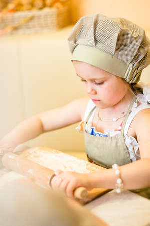 Little girl start cooking pizza and working with doughの写真素材