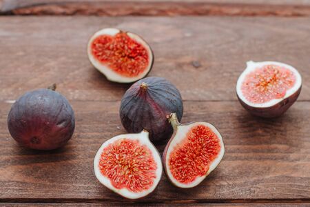 fresh figs on wooden planksの写真素材