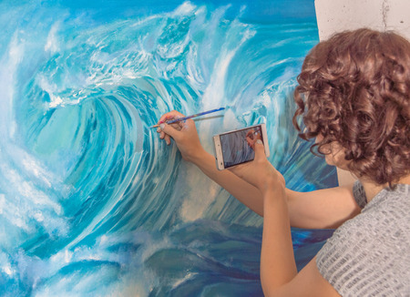 the artist girl is photographed on a smartphone, your pictureの写真素材