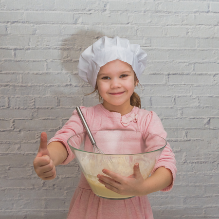 the girl cook baby cooking in the kitchen bakingの写真素材