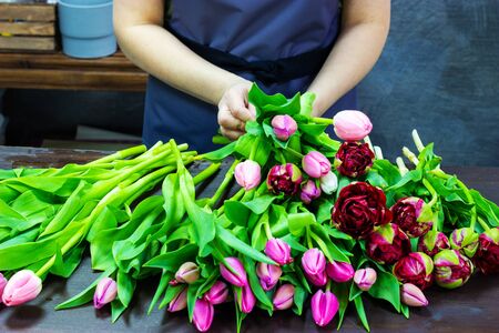 florist girl makes a bouquetの写真素材