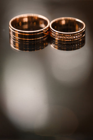 Gold wedding rings for newlyweds on their wedding day. Jewelry for the holiday of a couple in loveの写真素材
