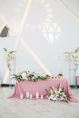 Wedding table decor for newlyweds decorations with fresh flowersの写真素材