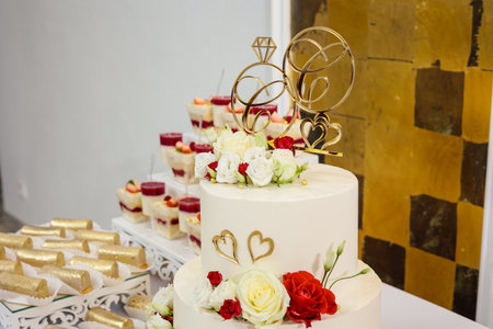 Candy bar and wedding cake. Table with sweets, buffet with cupcakes, candies, dessert.の写真素材