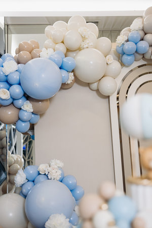 This stunning archway, crafted from blue, beige, and white balloons, enhances events and creates unforgettable celebrations that will be fondly remembered for yearsの写真素材