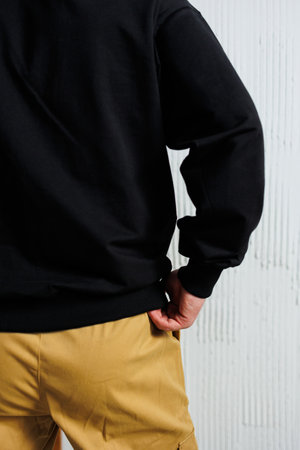 Men's green casual sweatpants with pockets. Lightweight summer pants for men.