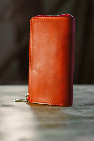 This elegantly designed brown leather wallet is not only functional but also ideal for keeping your cards and cash neatly organized, adding a touch of style to your everyday lookの写真素材